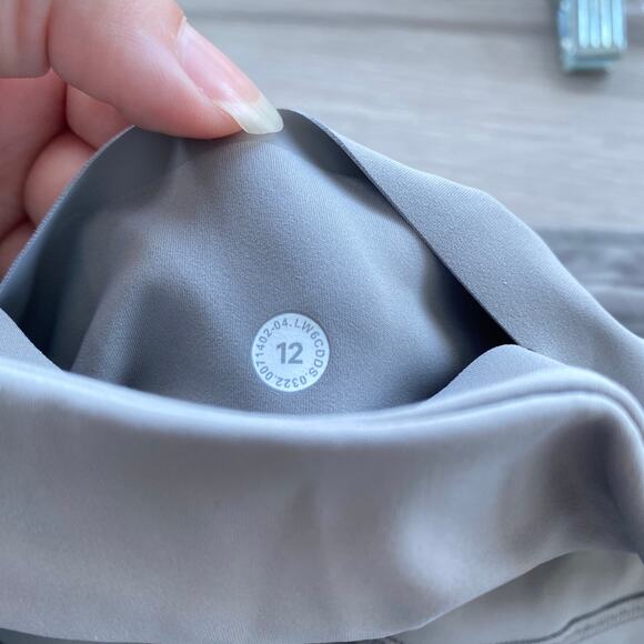 LULULEMON Base Pace High-Rise Reflective Crop 23" Gull Grey Size 12 Athletic Run - Picture 6 of 9